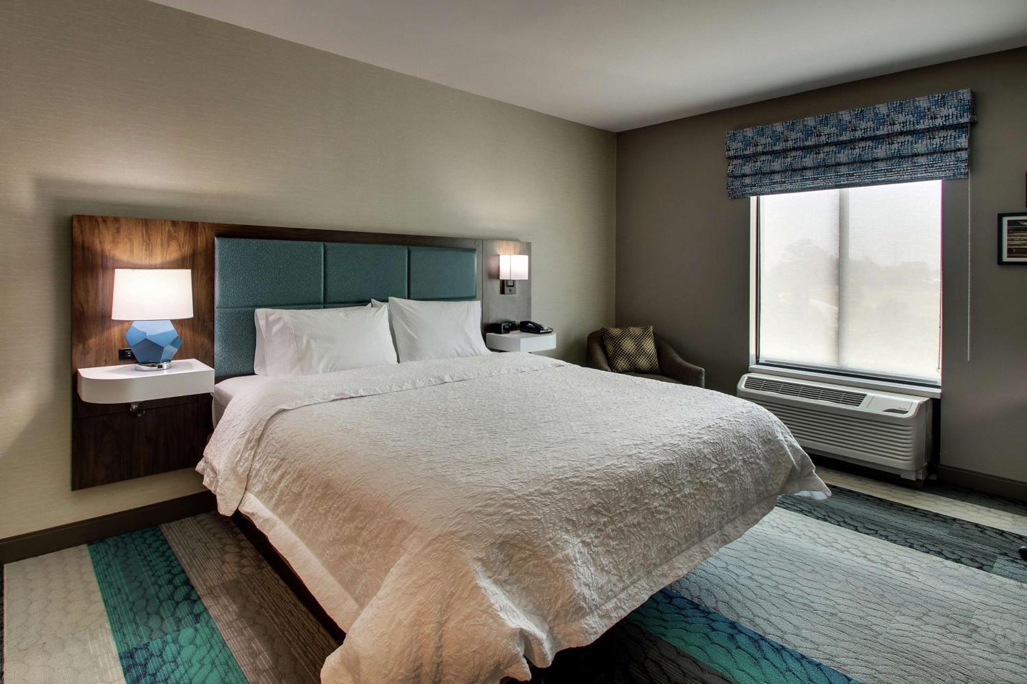 Hotel Hampton & By Hilton Southport