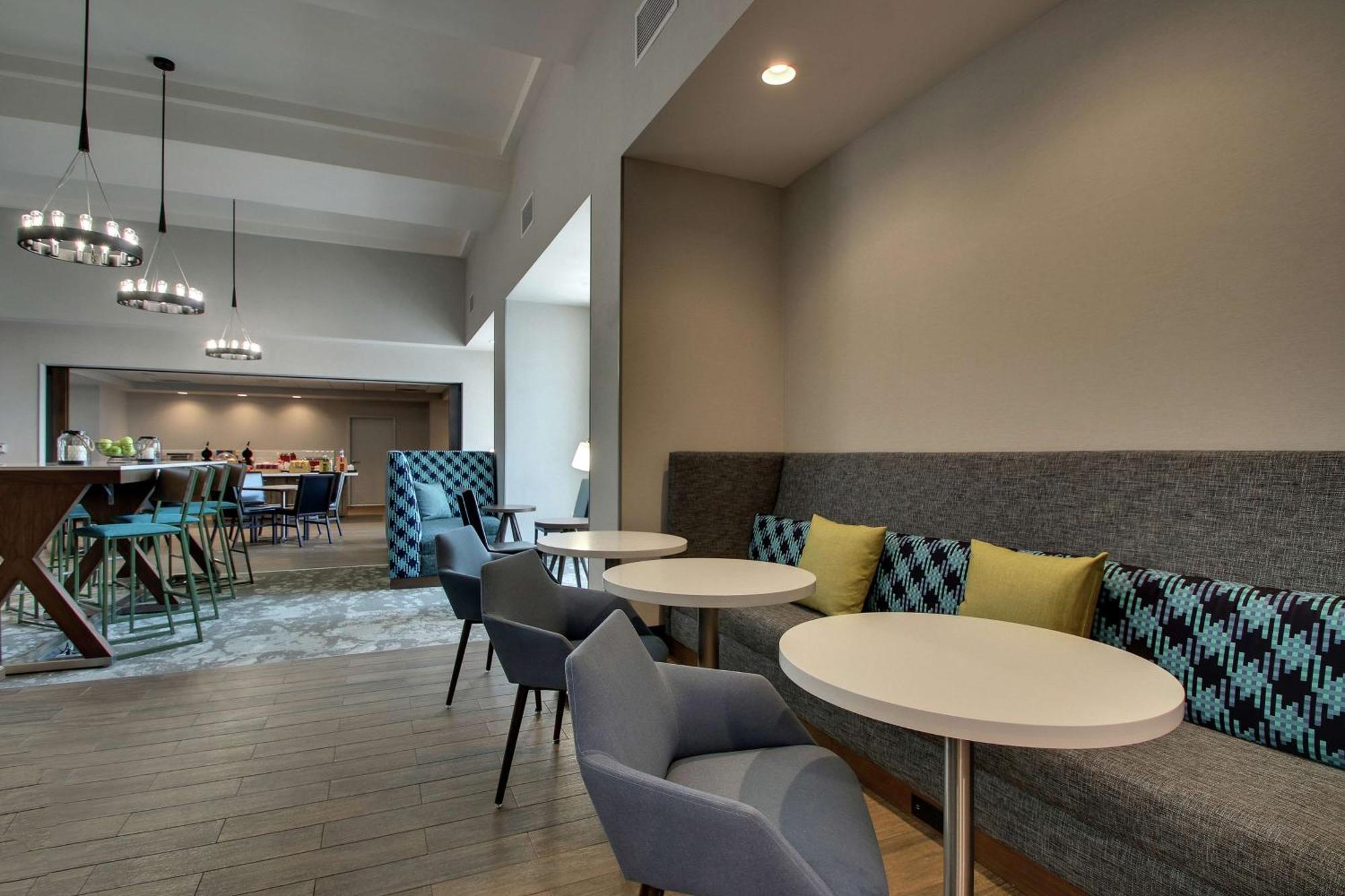 Hotel Hampton & By Hilton